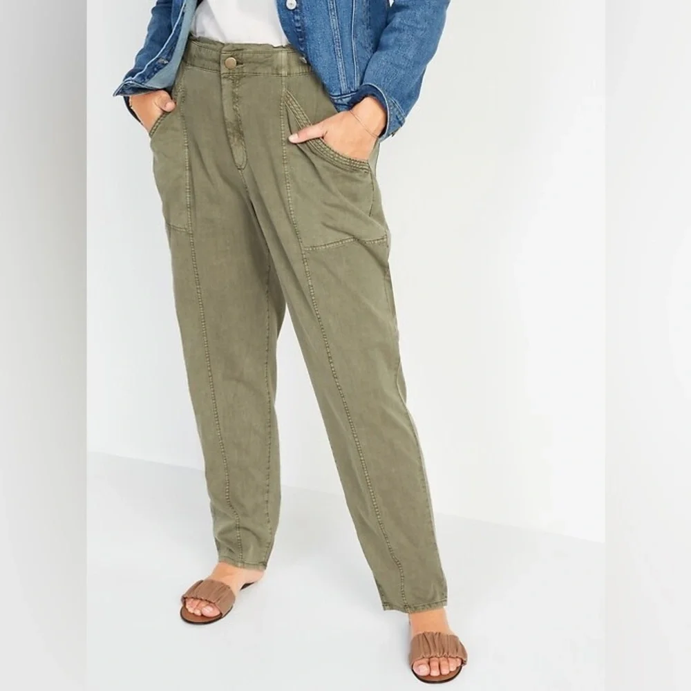 NWT! Green High-Waisted Garment-Dyed Utility Pants for Women - Size Large